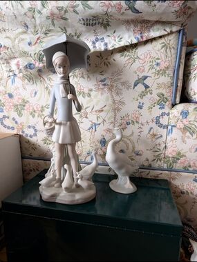 Lladro Girl With Umbrella & Geese Figurine